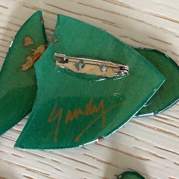 Designer earrings with matching broach, acrylic - Picture 3 of 3